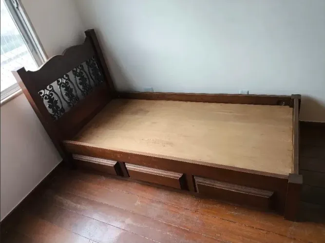 Cama de solteiro madeira clássica colonial com 3 gavetas