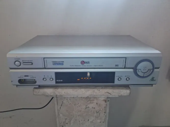 Vídeo cassete LG 