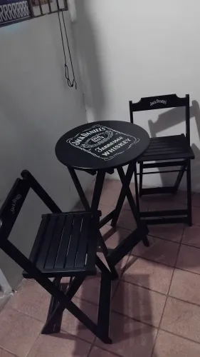 Mesa Bistro + Cadeiras Jack Daniels
