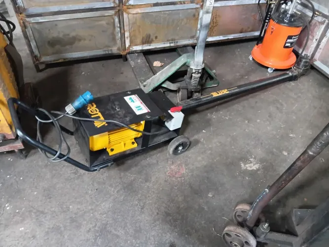 Maquina de apertar grampo de mola