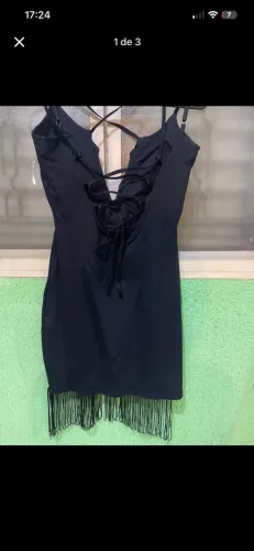 Vestido preto com franja