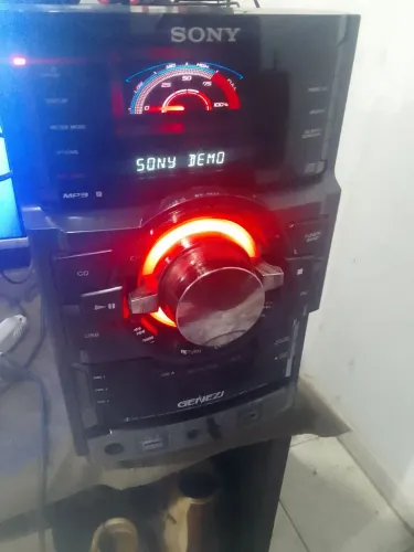 Som sony completo,passou um tempo sem ligar e fica assim no modo de demonstração