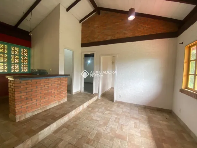 Auxiliadora Predial aluga, casa com dois dormitórios, na Lagoa da Conceição