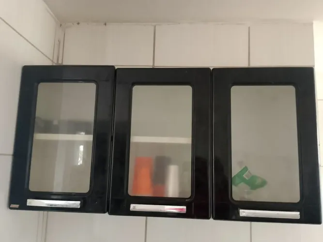 Vendo armário de parede de 3 portas