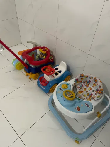     Super Kit Infantil ? Andador + 2 Carrinhos + Bike de Equilíbrio