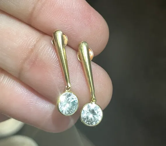 Brinco ouro 18 k ponto de luz zircônia 6 mm