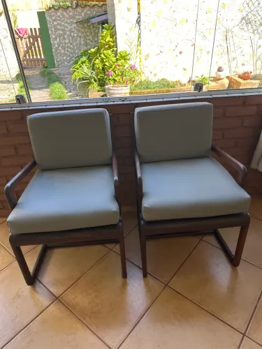 Poltrona simples cinza 
