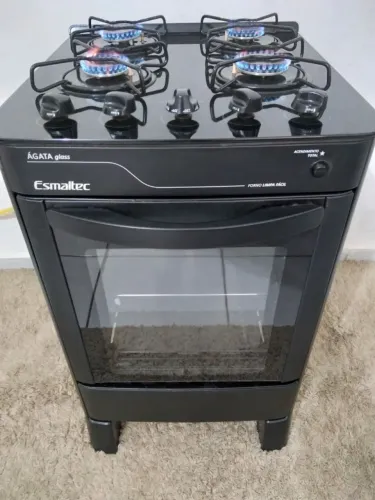 Vendo fogão " ESMALTEC ÁGATA " MESA DE VIDRO " AUTOMÁTICO " O FORNO ESTÁ NOVO " .