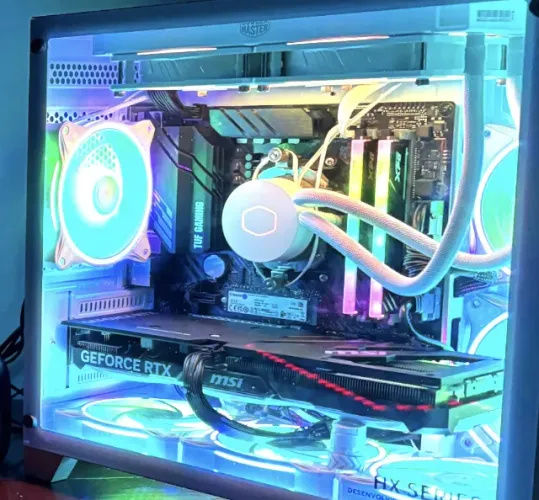 PC Gamer - Ryzen 7 5700X3D + 4060ti + 32GB RAM