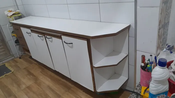 Armario bancada de cozinha madeira maciça com mesa embutida 4 portas  3 gavetas. 