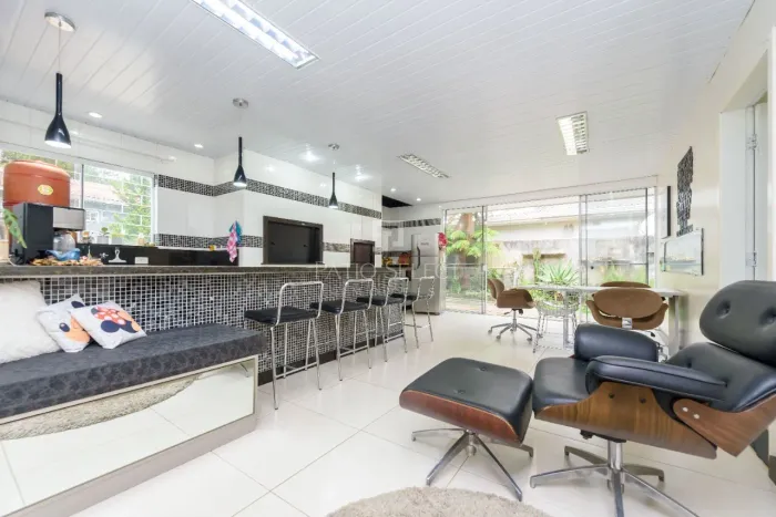 Casa com 4 quartos, 210 m², à venda no Orleans
