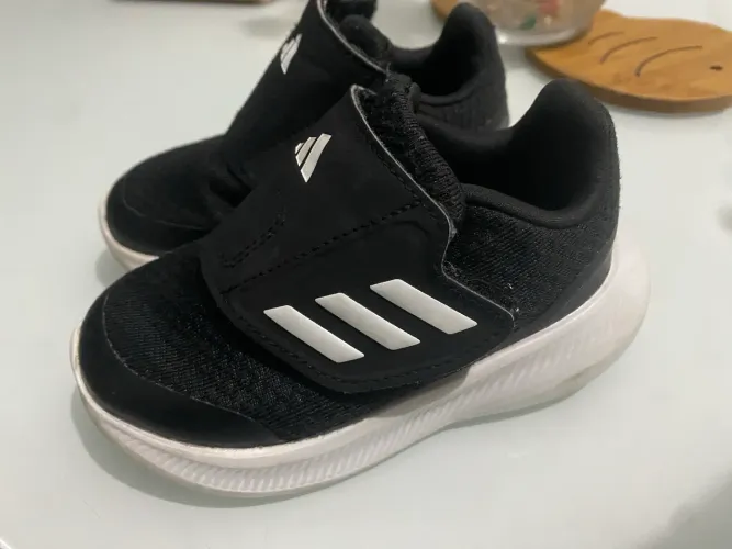Tênis Adidas infantil