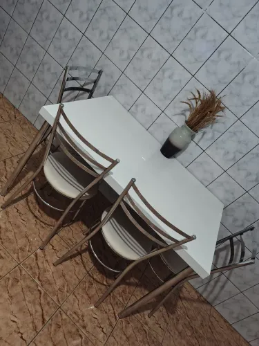 Poltrona canoa Suede marrom pé de ferro