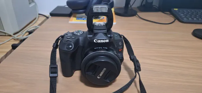 Canon SL2 + 02 Lentes