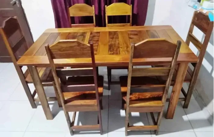 Mesa com 6 cadeiras
