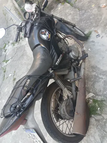Vendo essa moto titan 150 ano 2011 modelo 2012