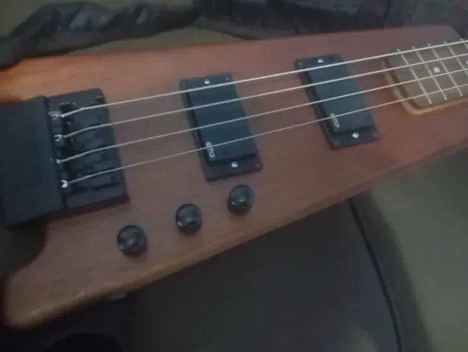 Baixo Headless Luthier