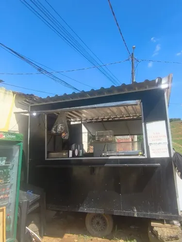 Trailer com rodas 