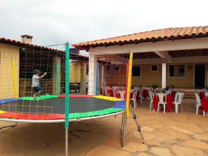 Aluguel de Mesas/Toalhas, Cadeiras, Toboágua e Cama Elástica para Festas!!!