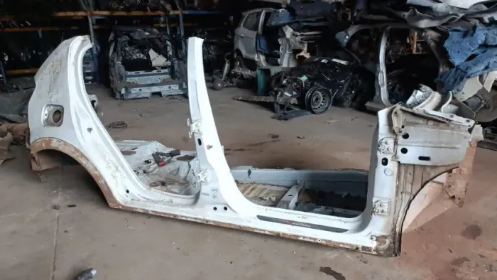 Lateral traseira direita , caixa de ar coluna t Sandero Stepway ripcurl 2008 a 2014   