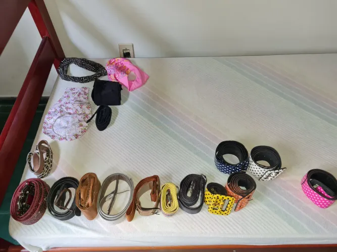 Cintos/cintas femininos/as