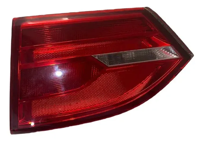 Lanterna Tampa Traseira Direita Jetta 2011 2012 2013 2014 Direito/passageiro Vermelho
