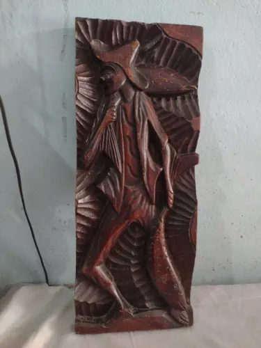 Escultura em Madeira - Figura Humana