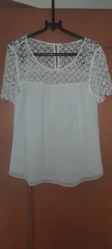 Blusa branca de renda