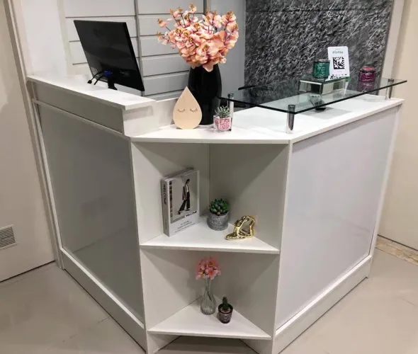 Balcão recepção c/ tampo de vidro MDF