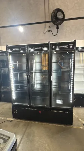 Expositor de frios e laticínios bebidas 3 portas total preto Novo