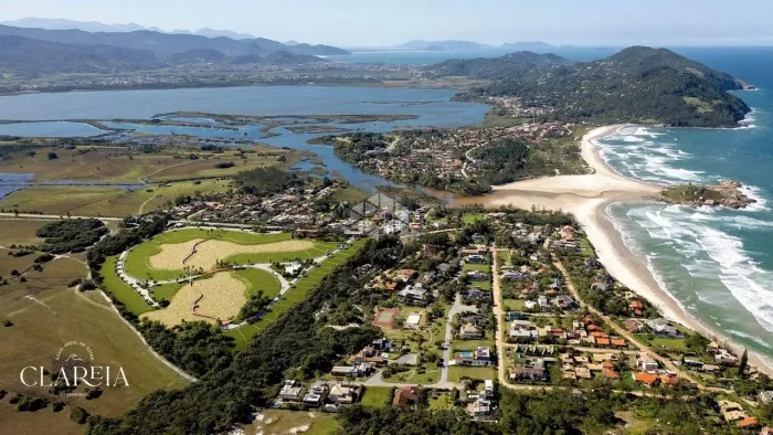 Terreno em Condomínio Fechado na Praia da Barra em Garopaba