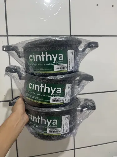 Panela com tampa preta 