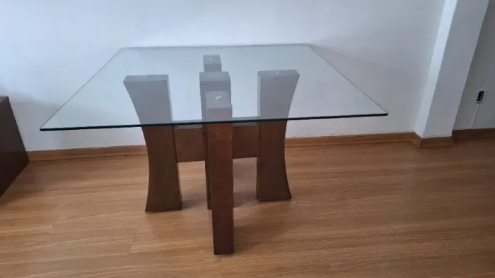 Mesa de jantar com tampo de vidro