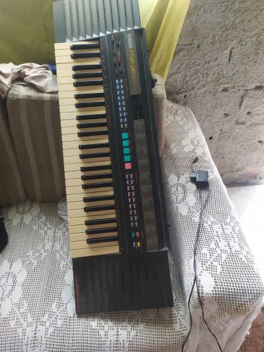 Teclado Yamara PSR 28 