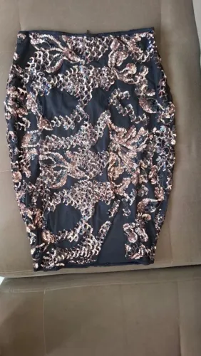 Saia com lantejoulas tam G