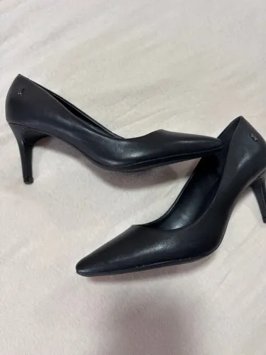 Sapato preto feminino Santa Lolla (nº 36 - novo)