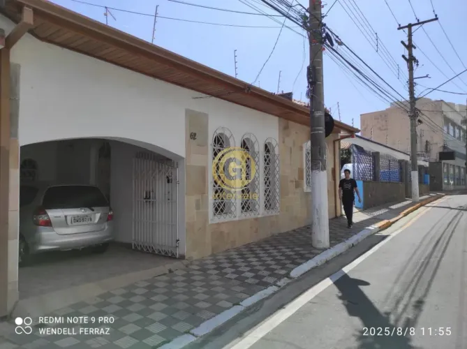 Casa Comercial para Locação no Centro de Jacareí-SP: 3 Quartos, 2 Salas, 2 Banheiros e 1 V