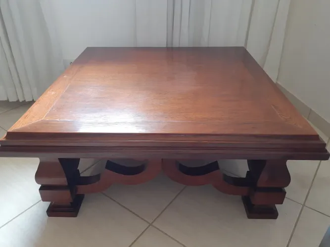 Mesa de Centro de Madeira Maciça