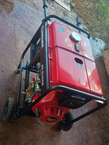 Gerador de Energia Branco BD-8000E