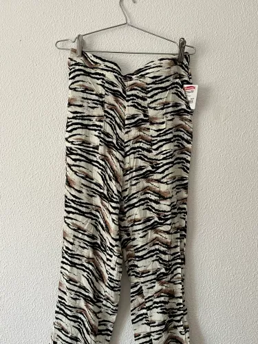 Baixou o preço! Calça viscose, animal print. Tam. G - NOVA