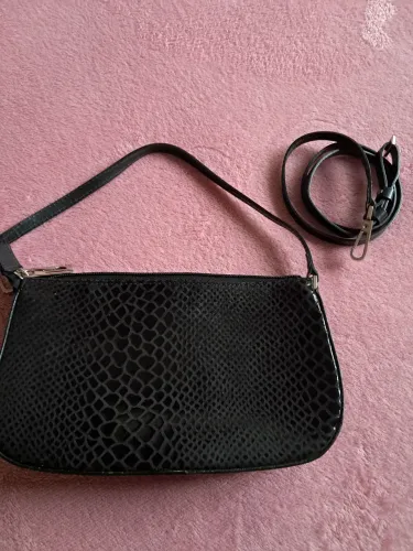Bolsa preta Datelli com alça removível 