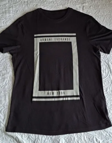Camiseta Armani Exchange New York original (a parte cinza é refletiva no escuro)