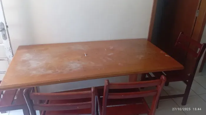 Mesa de jantar madeira rústica com 4 cadeiras