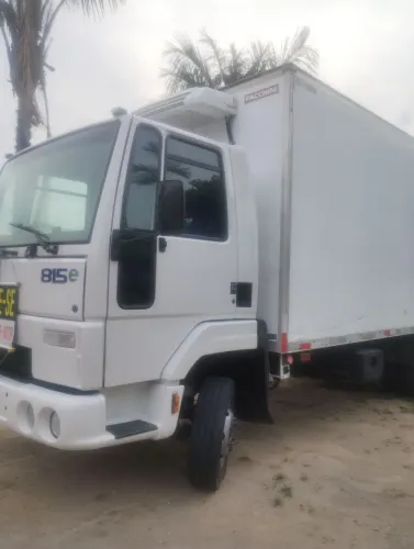 Ford cargo 815 e baú câmera fria 
