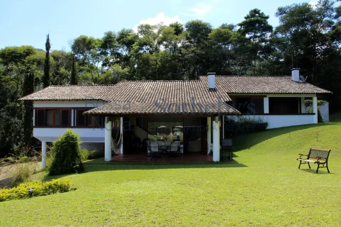 Sítio com projeto de arquiteto e vista deslumbrante