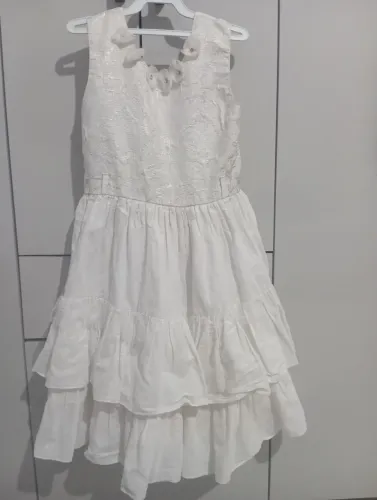 Lindo Vestido Branco Infantil com Detalhes Delicados
