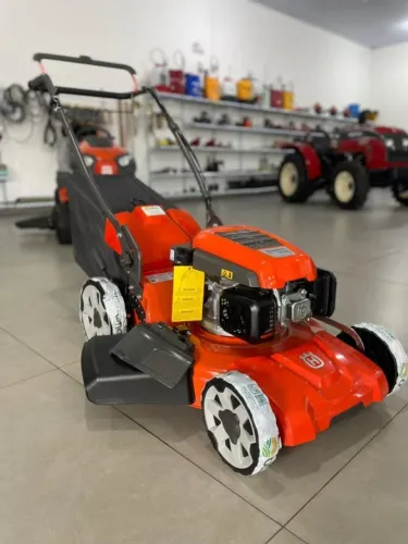 Cortador de Grama a Gasolina Husqvarna LC151S com Recolhedor