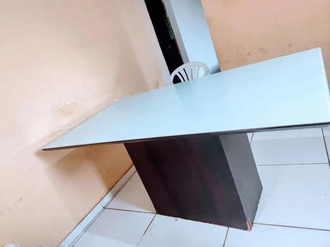 Mesa de Jantar com Tampo de Vidro para 6 lugares