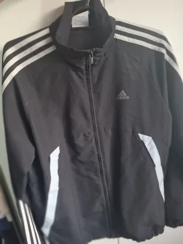 Jaqueta Adidas em bom estado pra sair rapido