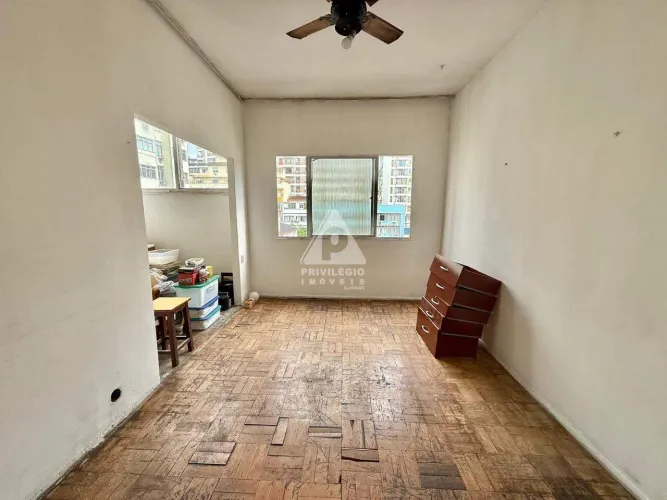 Apartamento 2 quartos com armários, dependência completa, vaga na escritura, infra